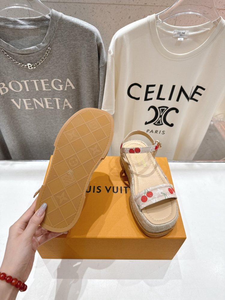 Сандалии женские фото 9