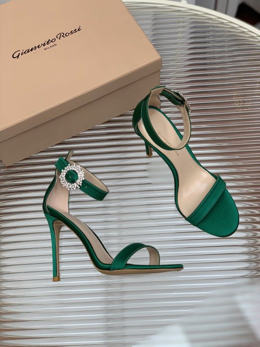 Босоножки фото 5