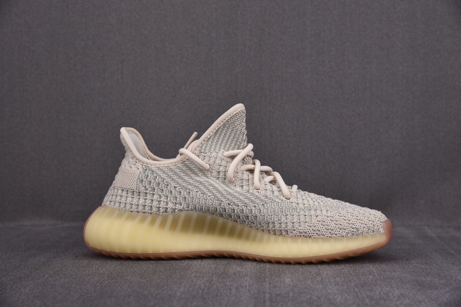 Sneakers Yeezy Boost 350 V2 фото 2