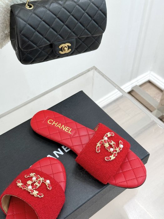 Шлепанцы женские фото 5