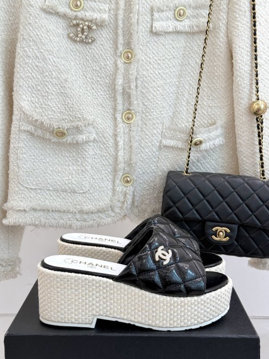 Шлепанцы женские