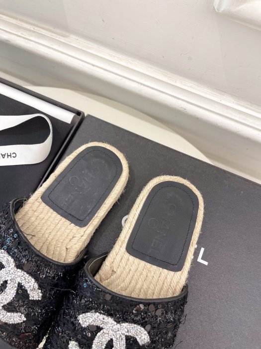 Шлепанцы женские фото 7