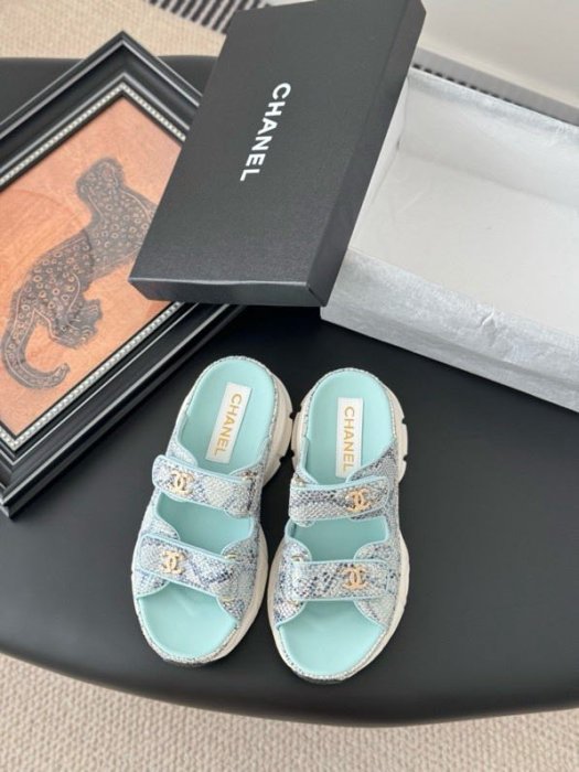 Шлепанцы женские фото 3