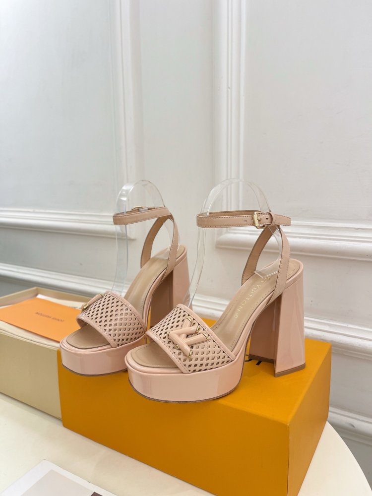 Босоножки фото 3