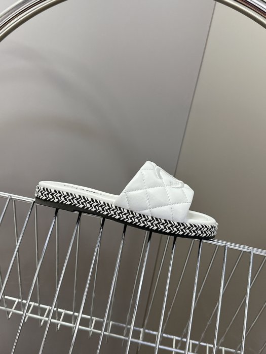 Шлепанцы фото 5