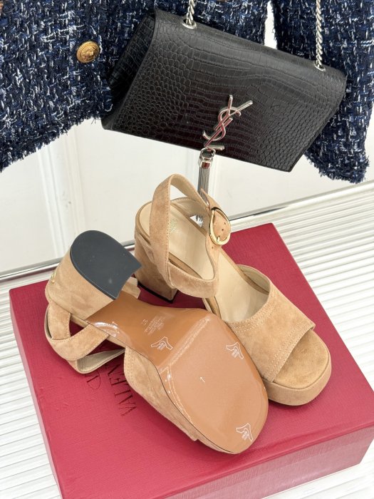 Босоножки фото 9