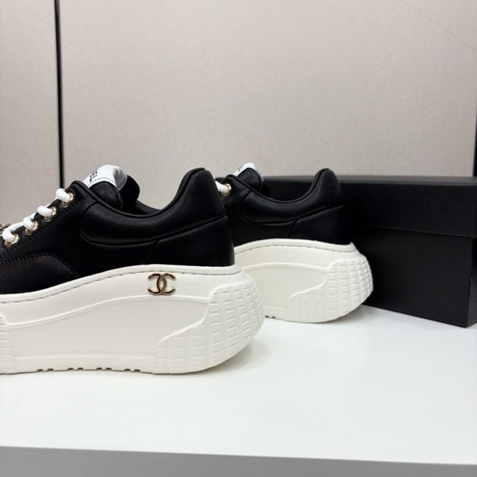 Кросівки жіночі фото 2