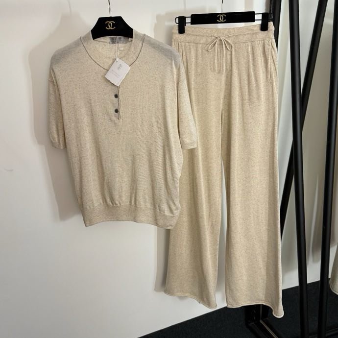 Костюм женский