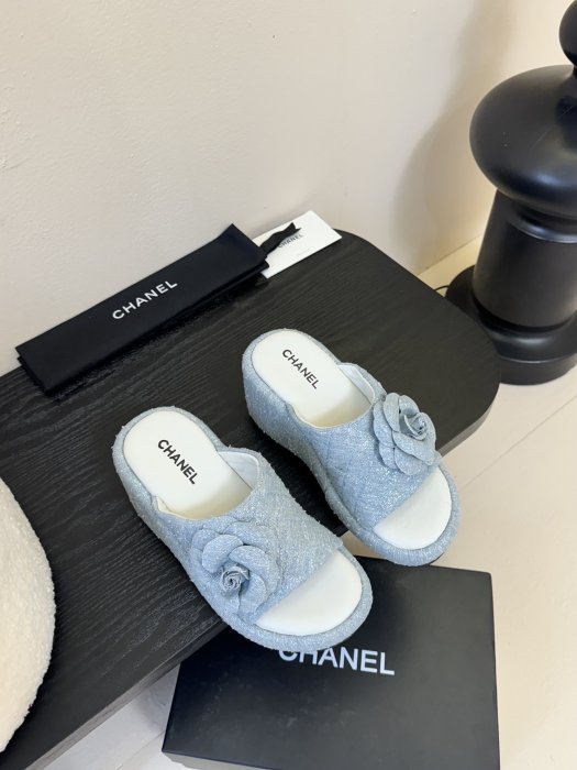 Шлепанцы женские