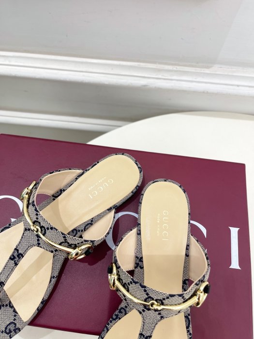 Босоножки фото 8