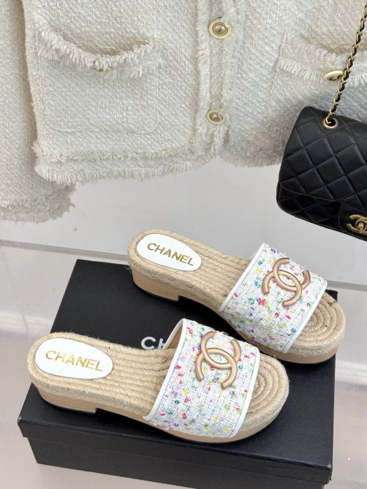 Шлепанцы женские фото 3