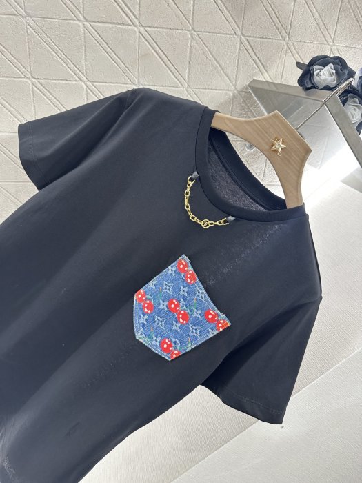 T-shirt women's фото 3