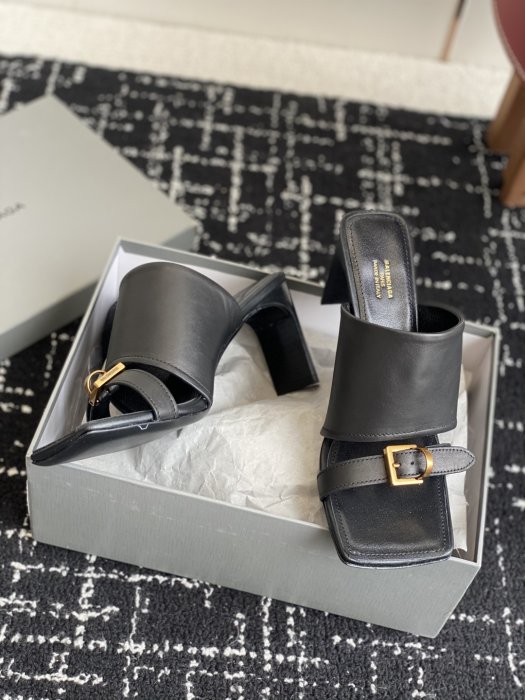 Босоножки фото 5