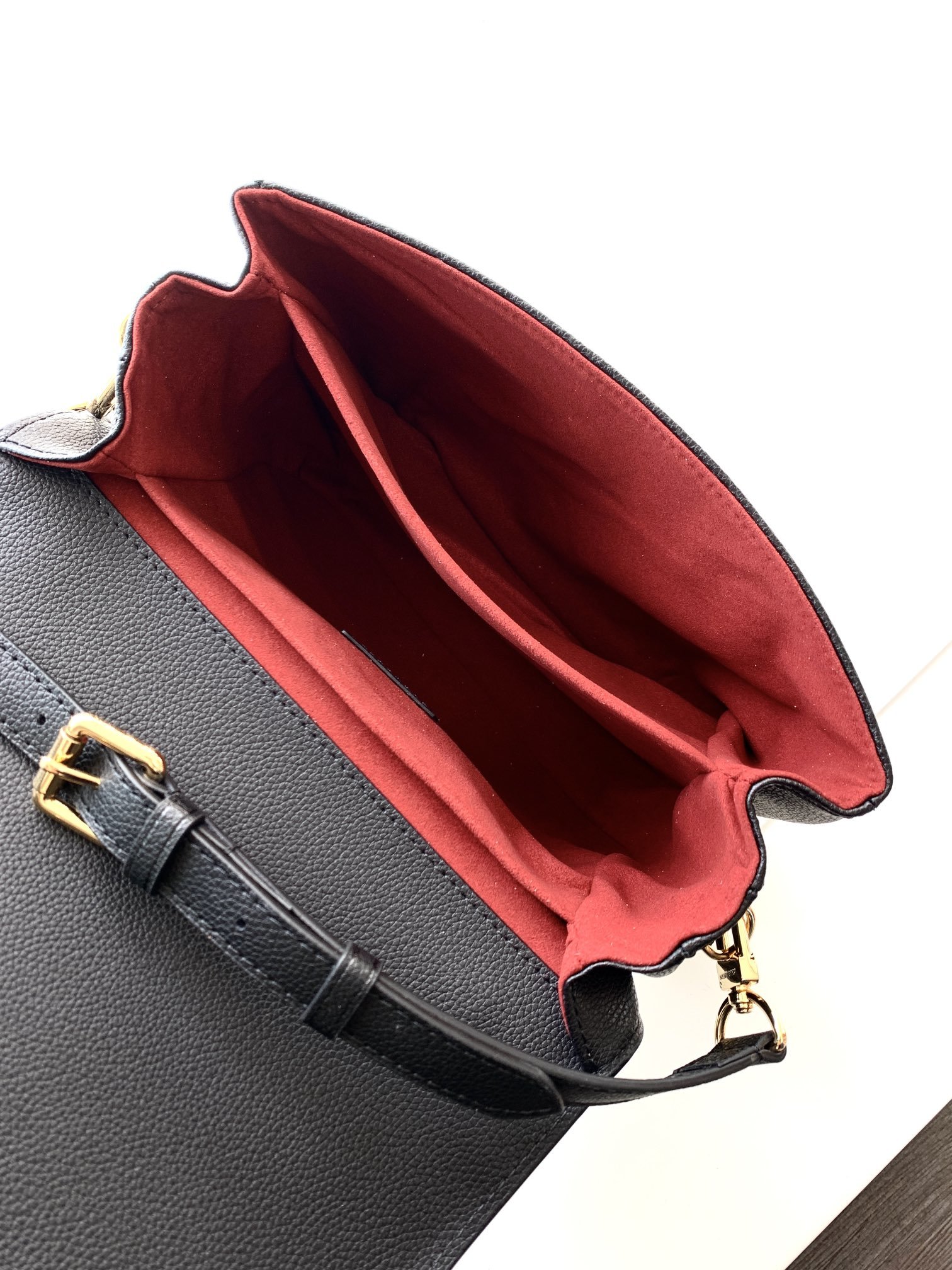 A bag Pochette Metis Shoulder bag 25 cm фото 9