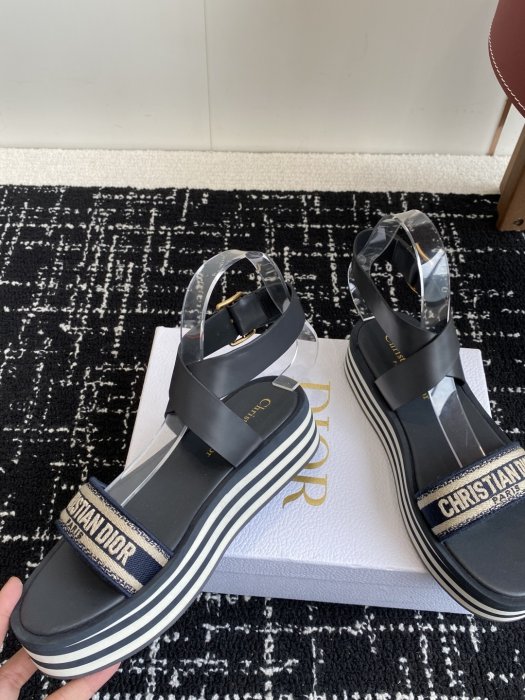 Босоножки фото 7