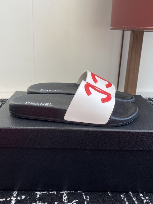 Шлепанцы женские фото 2