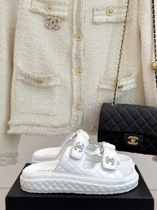 Шлепанцы женские