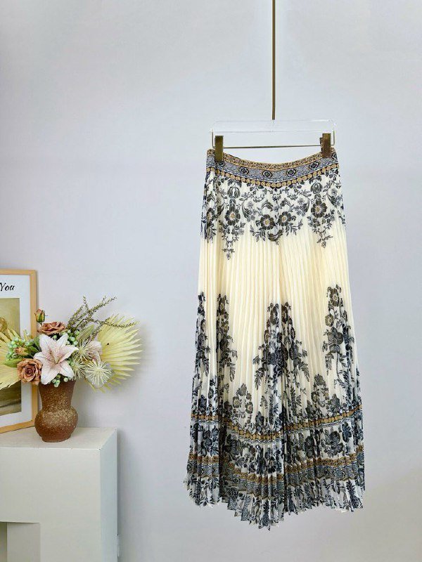 Long skirt of series ILLUMINATE