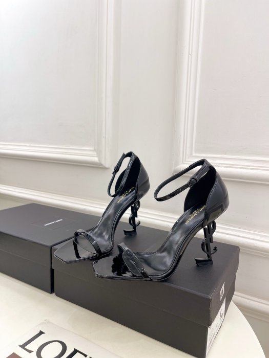 Босоножки фото 3