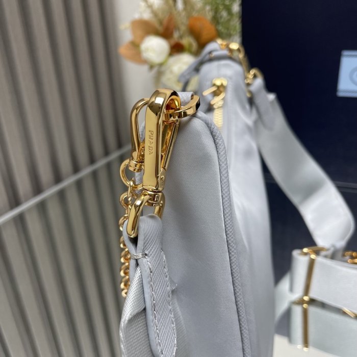 A bag women's Prada Nylon Hobo 22 cm фото 7