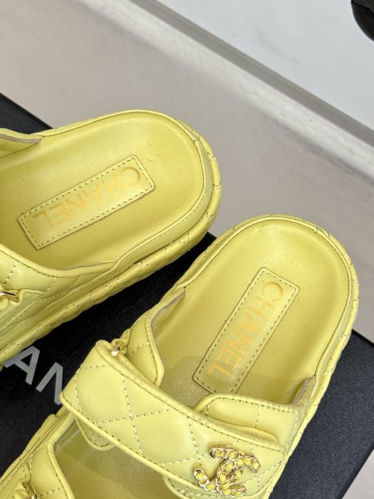 Шлепанцы женские фото 8