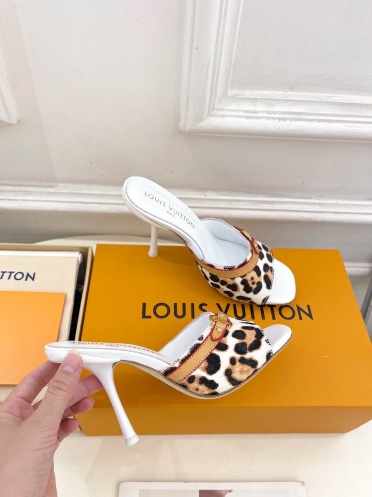 Босоножки фото 5