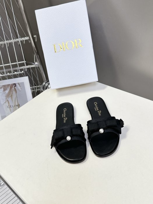 Шльопанці жіночі