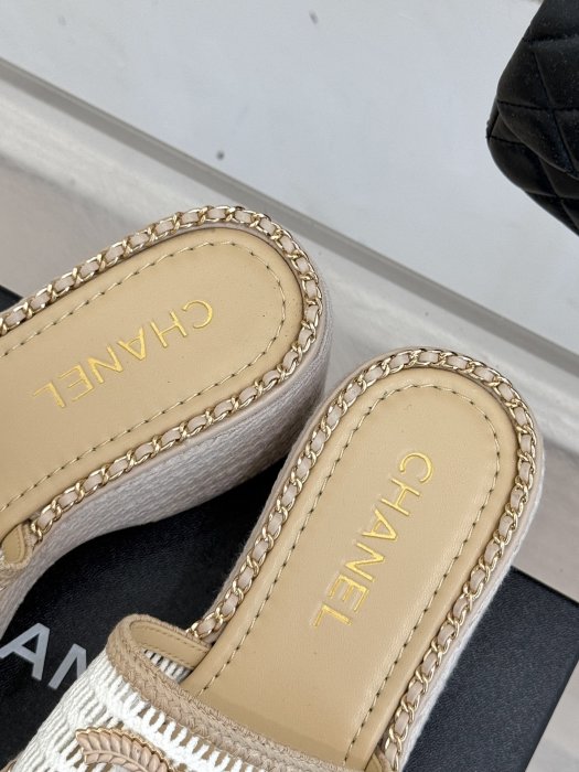 Шлепанцы женские фото 8