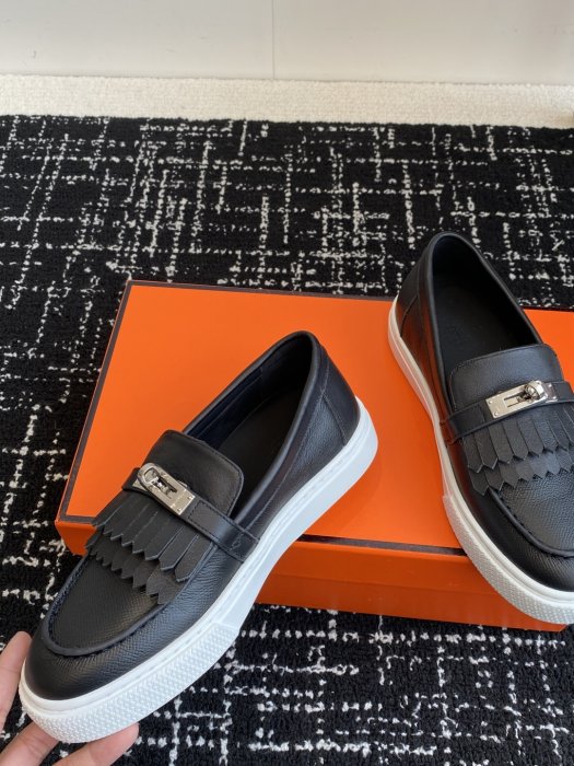 Лоферы кожаные женские фото 7