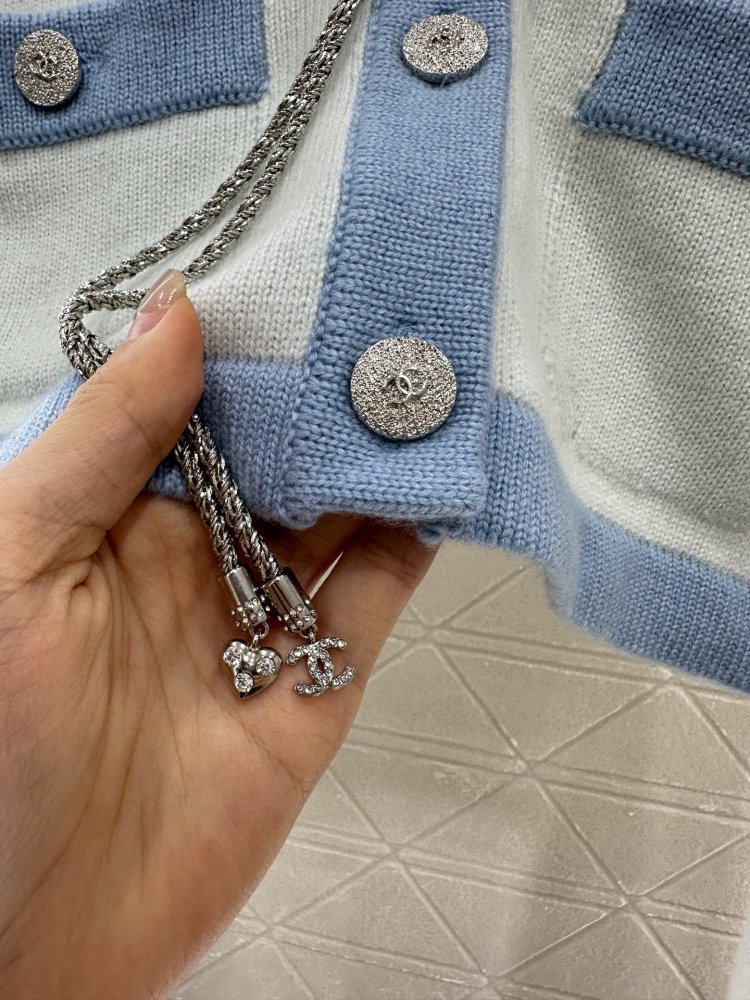 Короткий в'язаний кардиган фото 8