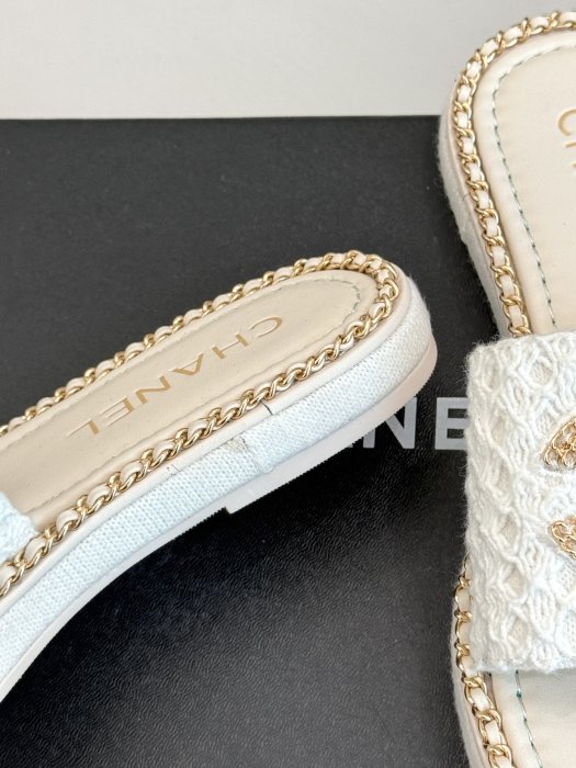 Шлепанцы женские фото 6