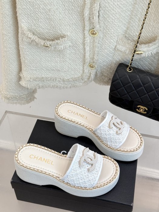 Шлепанцы женские фото 3