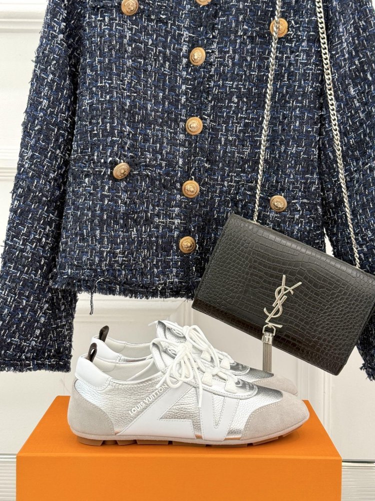 Кроссовки женские