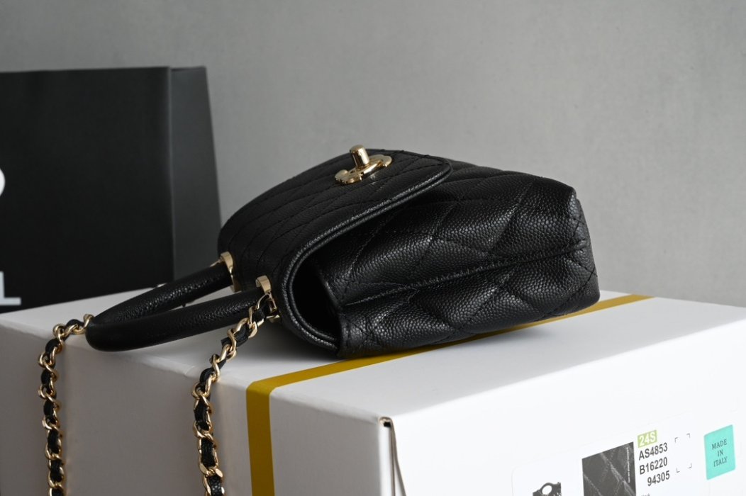 Сумка Chanel Coco Handle mini из зернистой кожи фото 3