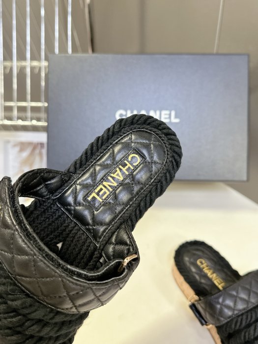 Шлепанцы женские фото 8