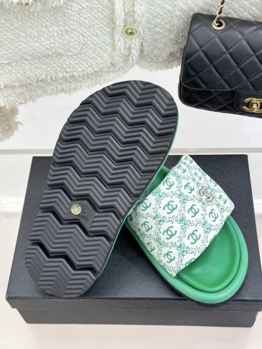 Шлепанцы фото 9