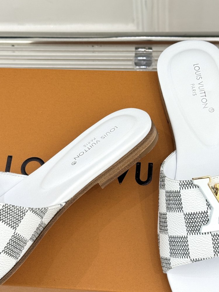 Шлепанцы женские фото 6