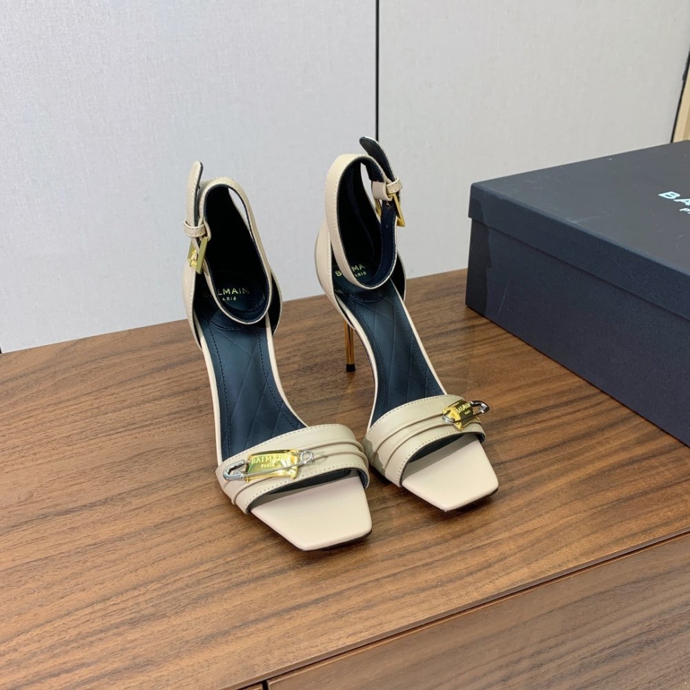 Босоножки фото 5