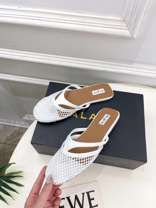 Шлепанцы женские фото 3