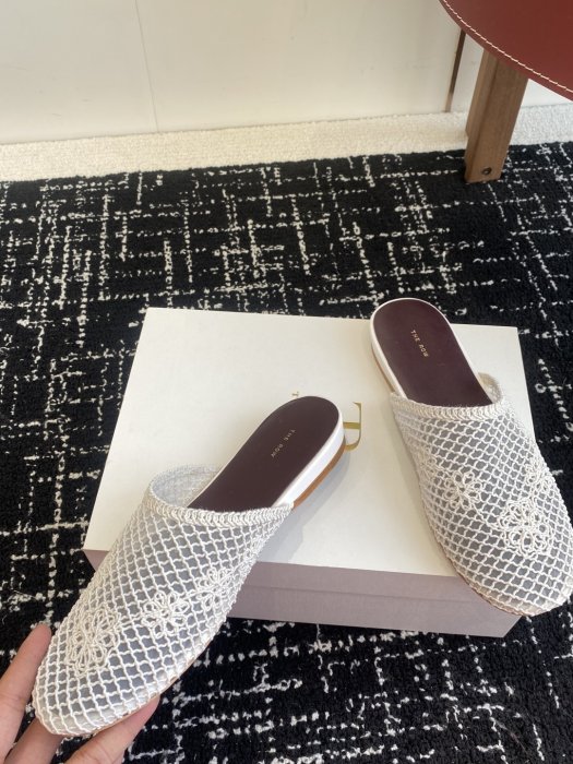 Шлепанцы женские фото 7