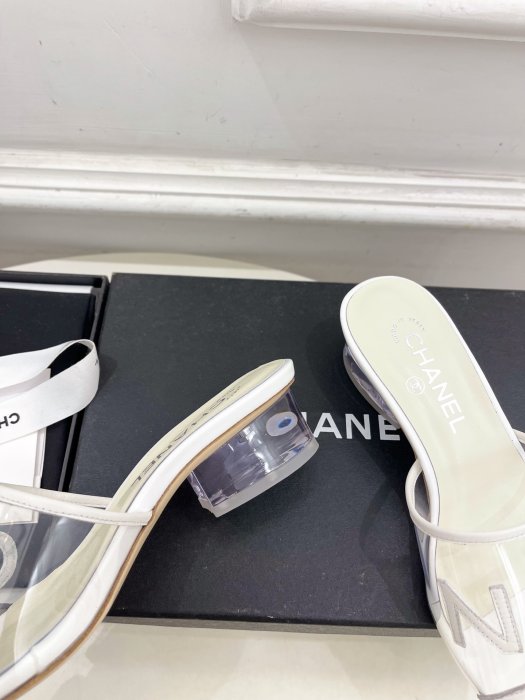 Шлепанцы женские фото 7