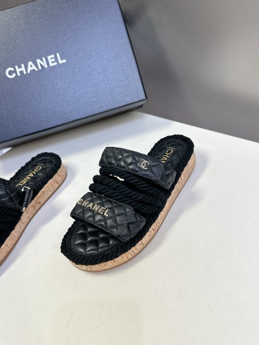 Шлепанцы женские фото 3