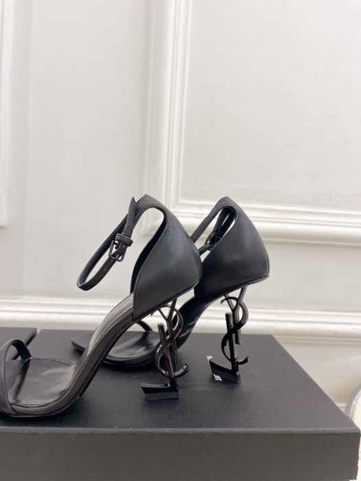 Босоножки фото 8