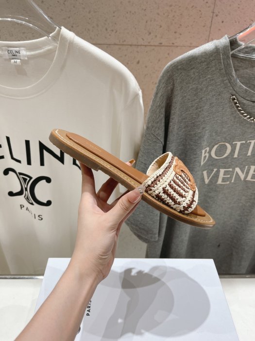 Шлепанцы женские фото 3