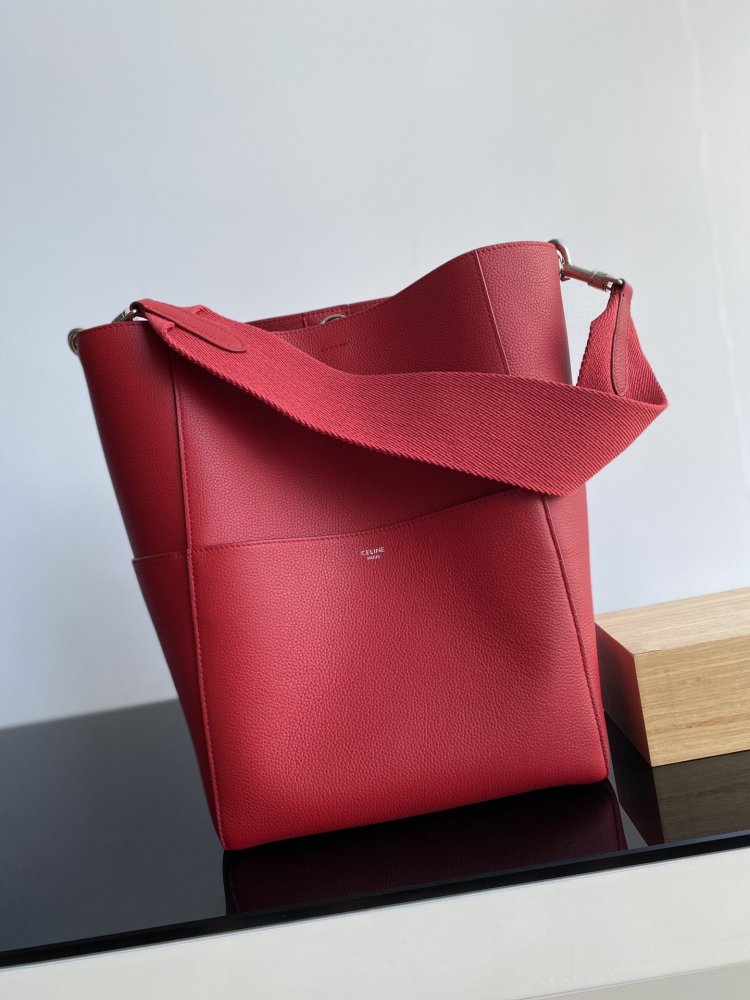 A bag Sangle Bucket 33 cm