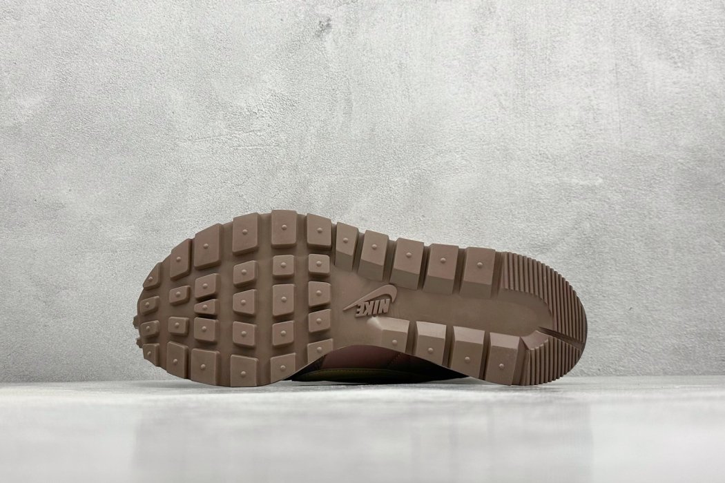 Кроссовки Sacai X NIKe vaporWaffle фото 4