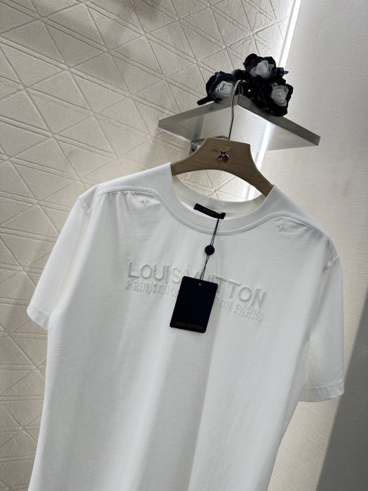 T-shirt women's фото 3