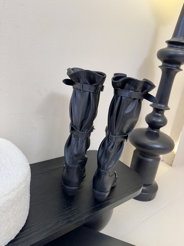 Сапоги женские фото 7