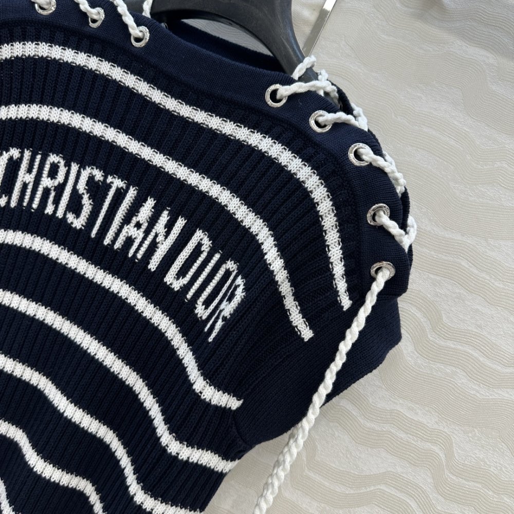 T-shirt women's фото 3