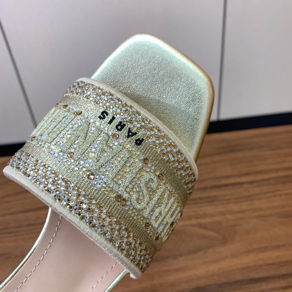 Шлепанцы женские фото 4